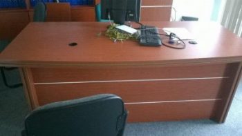 thanh-ly-ban-giam-doc